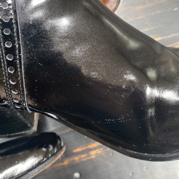 Versace Patent Leather Ankle Boots with Western Flair - A Wardrobe Must-Have! - Picture 16 of 17